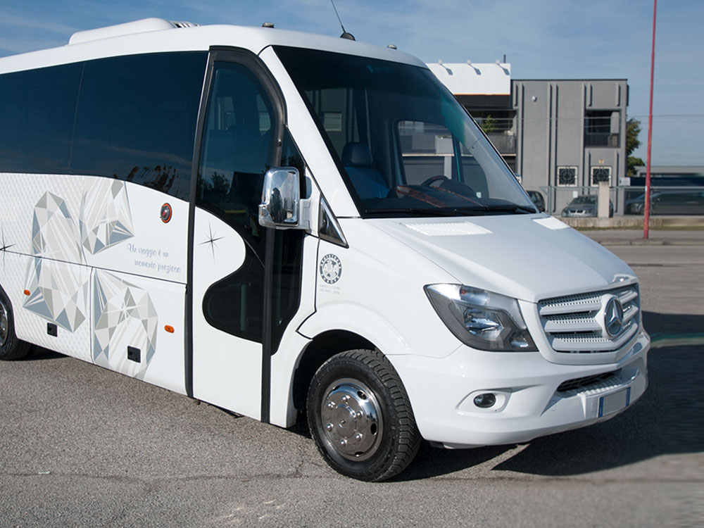 20 seats minibuses rental with private driver NCC Perugia - Baroni Autonoleggi Umbria Italy