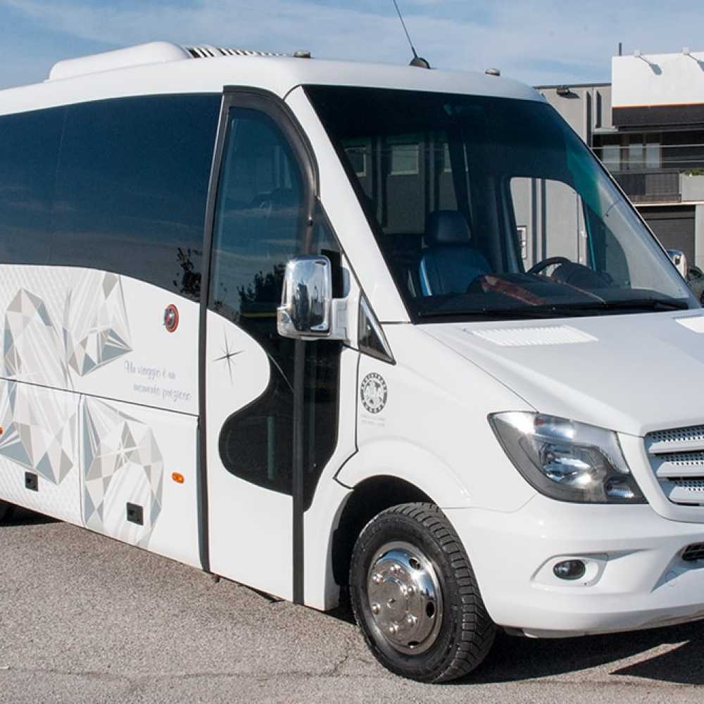 Rent a minibus with driver Assisi Perugia Baroni Autonoleggi